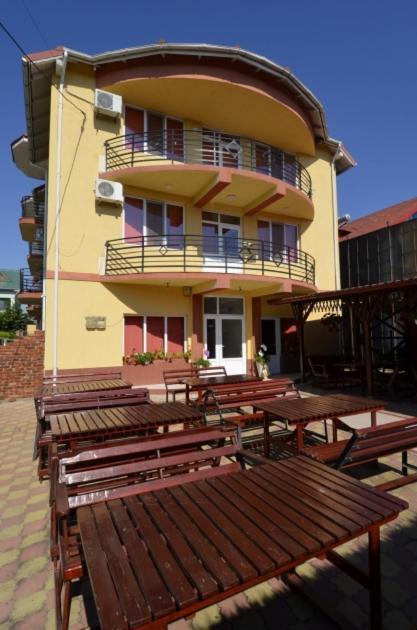 Hotel Talisman كوستِنيست المظهر الخارجي الصورة